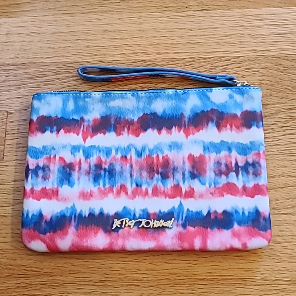 NWOT Betsey Johnson Tie Dye Dream Big Wristlet